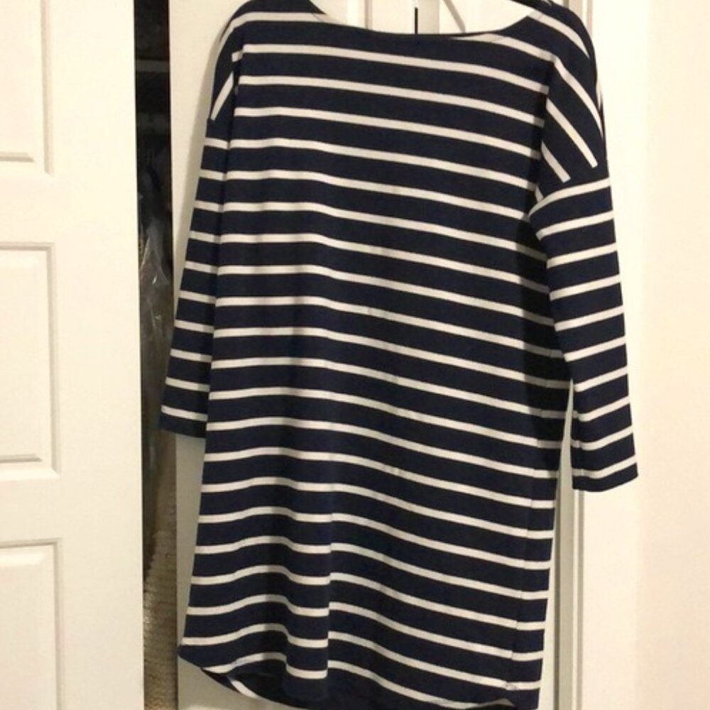 navy and white shift dress
